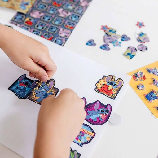 Set stickere Stitch cu 7 file abtibilduri, jocuri si fundaluri - imagine 3